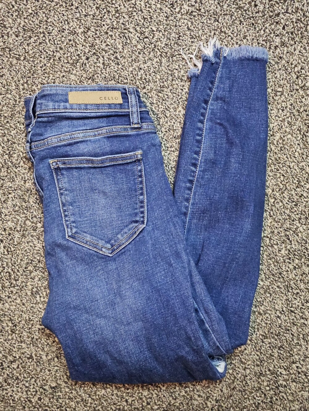CELLO Women's Skinny Jeans Distressed Hem Size 3